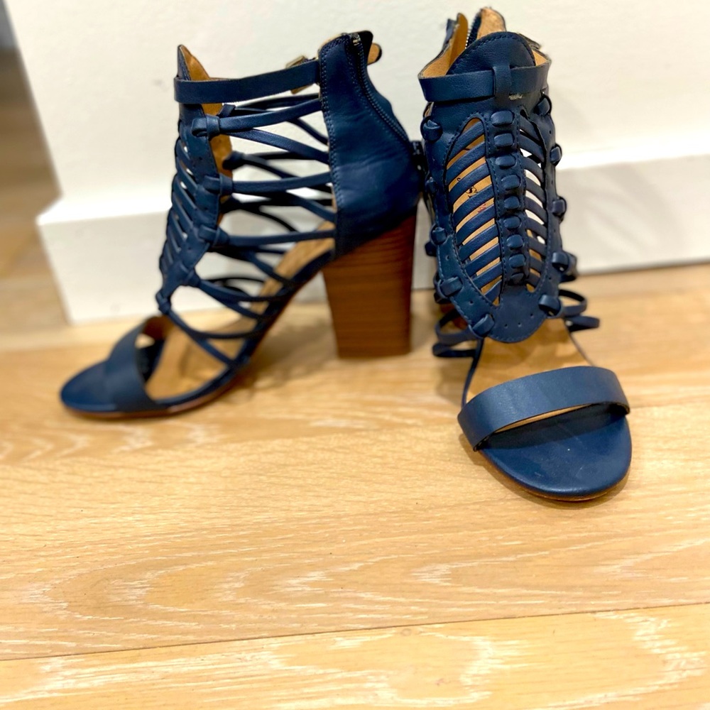 Gorgeous blue heels Gladiator type